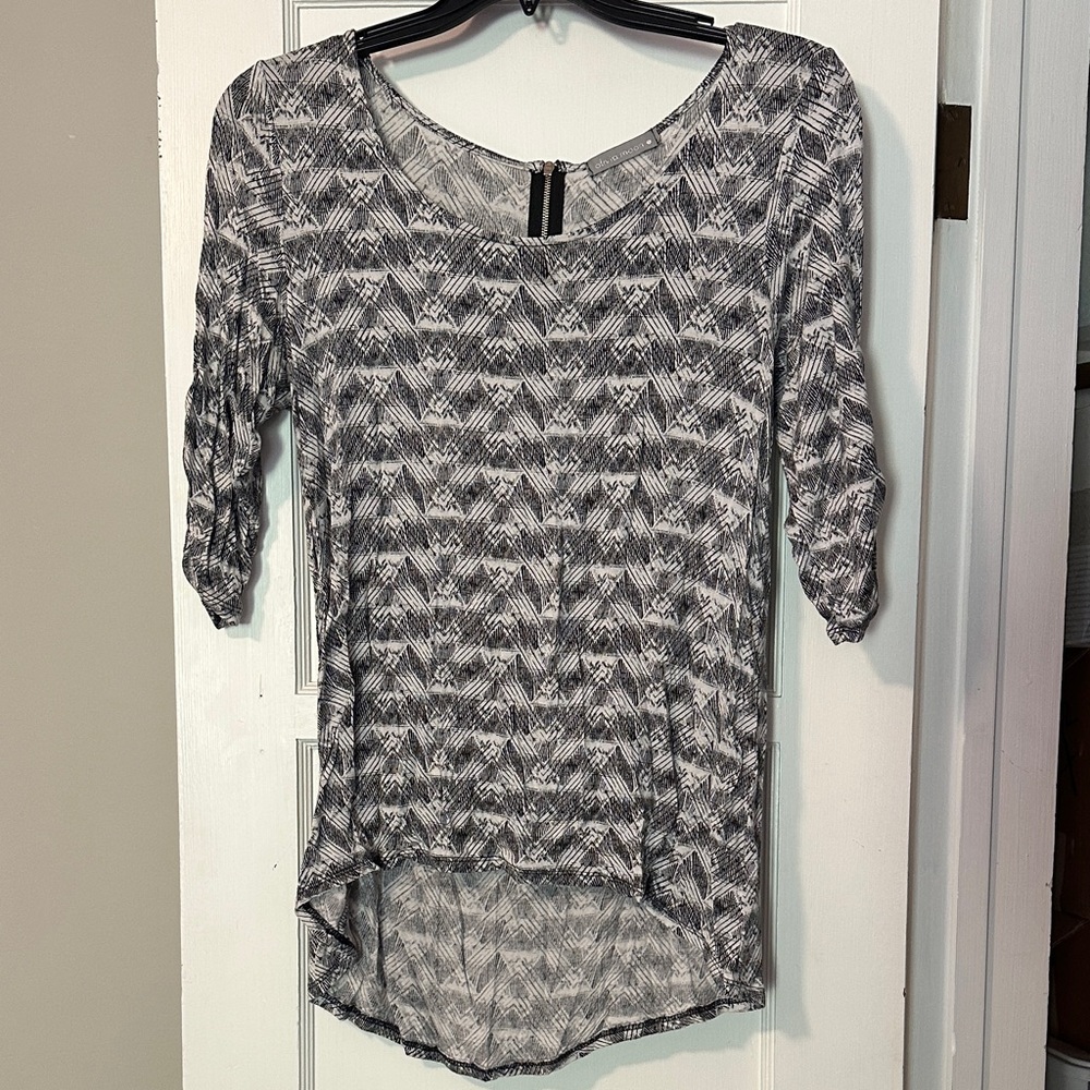 Black and White Geometric Half Sleeve Top